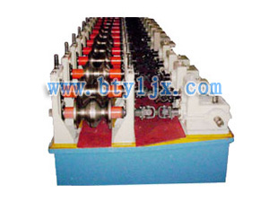 高速公路波形梁護欄板滾壓成型