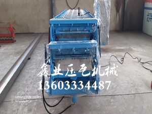 地暖反射膜壓型機(jī)